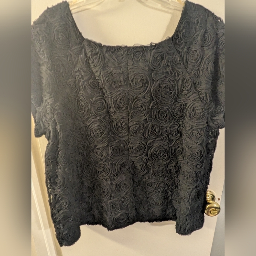 dressbarn Black Rose Patterned Blouse - Picture 2 of 5